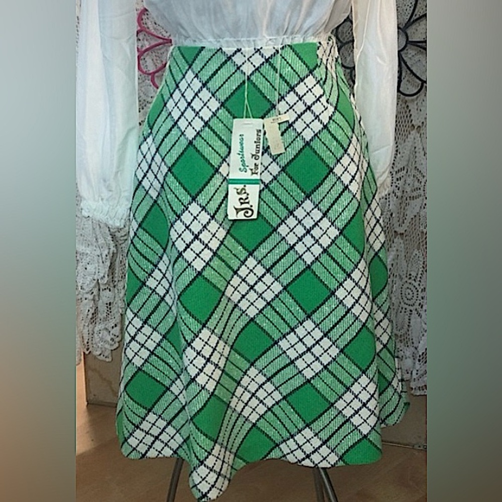 *Vintage 1970’s Green wool blend - Plaid Skirt - mod style- with original tags